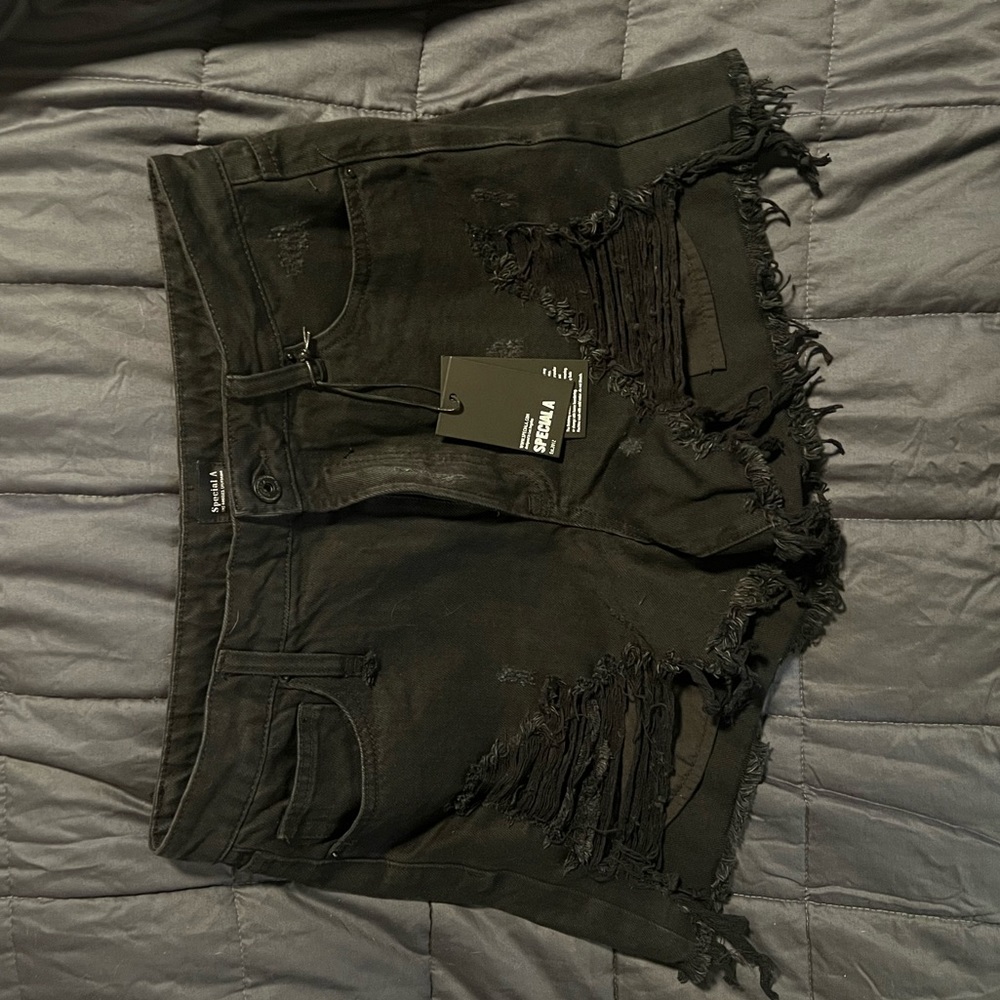 Back destructed shorts